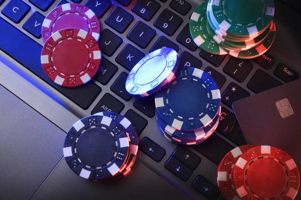 Sic Bo: transparent dice cage and payout grid Sic Bo dice cage and roll display on tatacasino